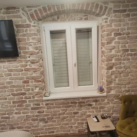 Luxury And Authentic Studio In Split Old Town Gasthof 3*