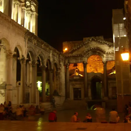 Luxury And Authentic Studio In Split Old Town Gasthof