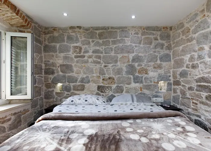 Luxury And Authentic In Old Town Pensión 3*